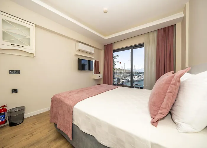Ece Marina Suites