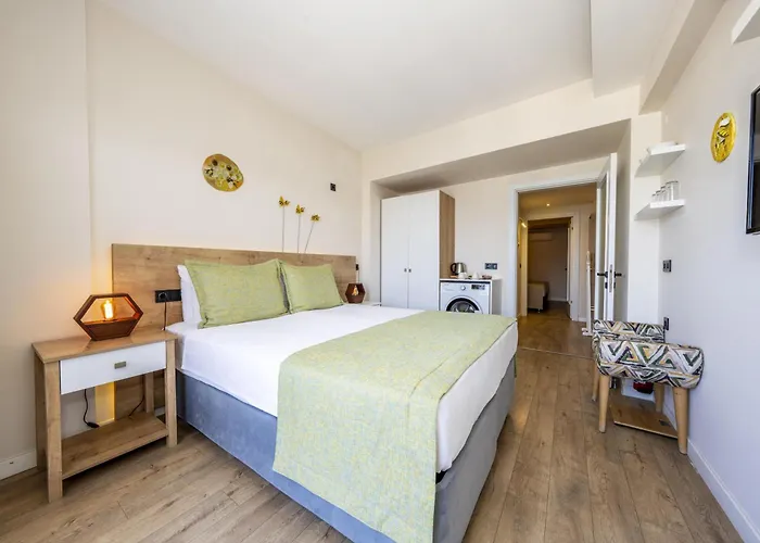 Ece Marina Suites