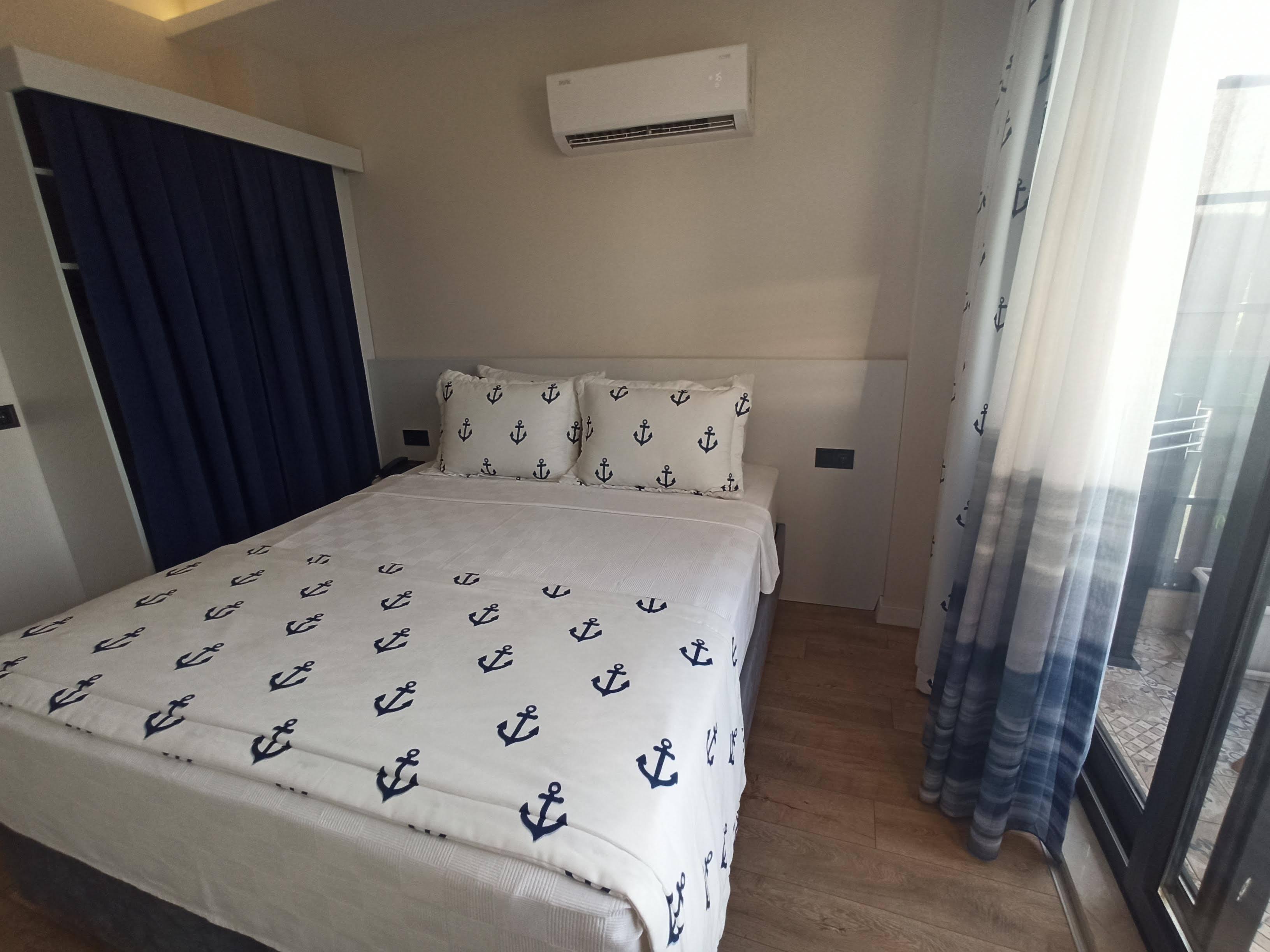 Hotel Ece Marina 2*